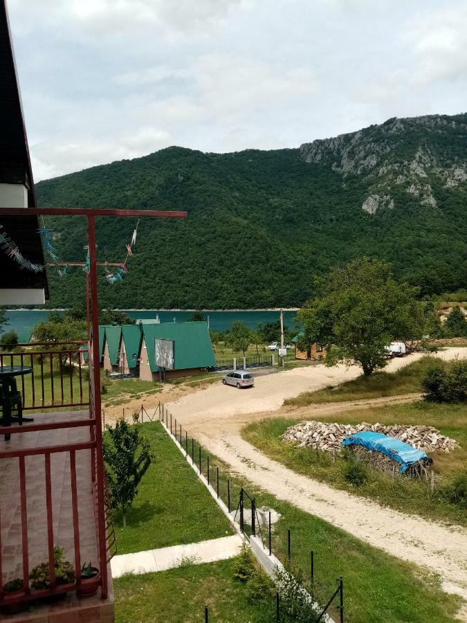 Apartman Pivsko Jezero 호텔 플루지네 외부 사진