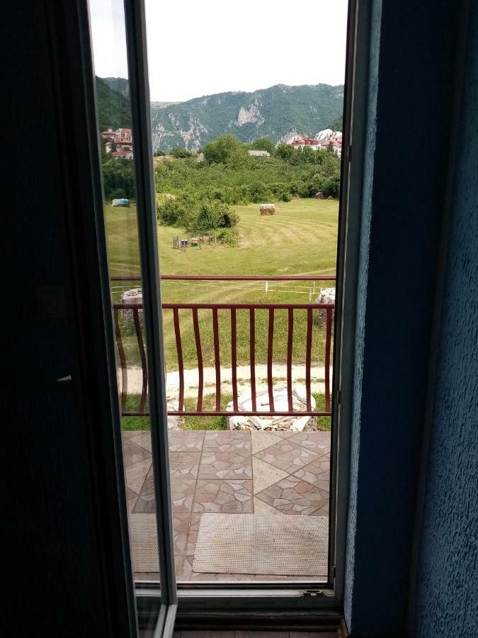 Apartman Pivsko Jezero 호텔 플루지네 외부 사진